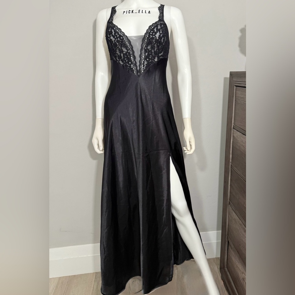 M Vs Victoria’s Secret 90’s Vintage Gold Label Satin & lace black long slip gown